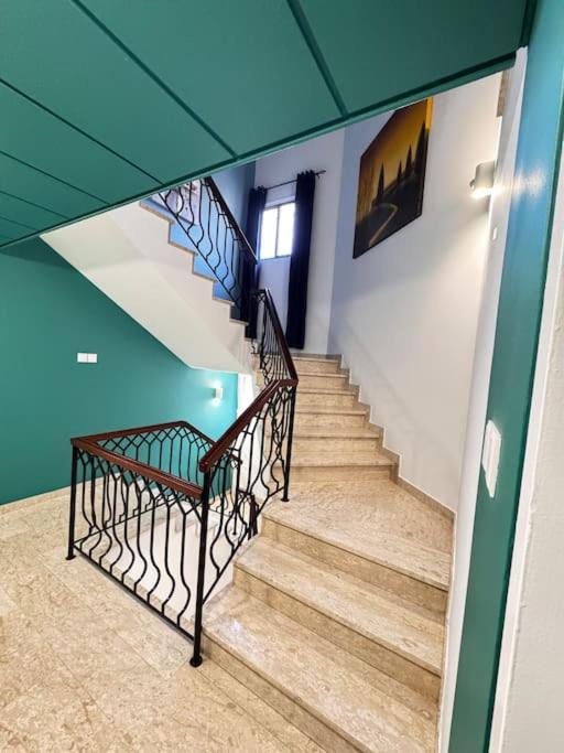 Modern N1 Private Kitchenette And Bathroom *