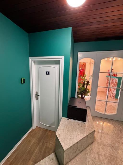 Modern N1 Private Kitchenette And Bathroom